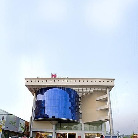 Lotus 8 Hotel Nedumbassery Extérieur photo