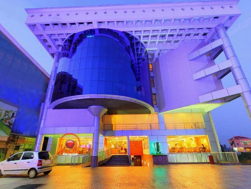 Lotus 8 Hotel Nedumbassery Extérieur photo