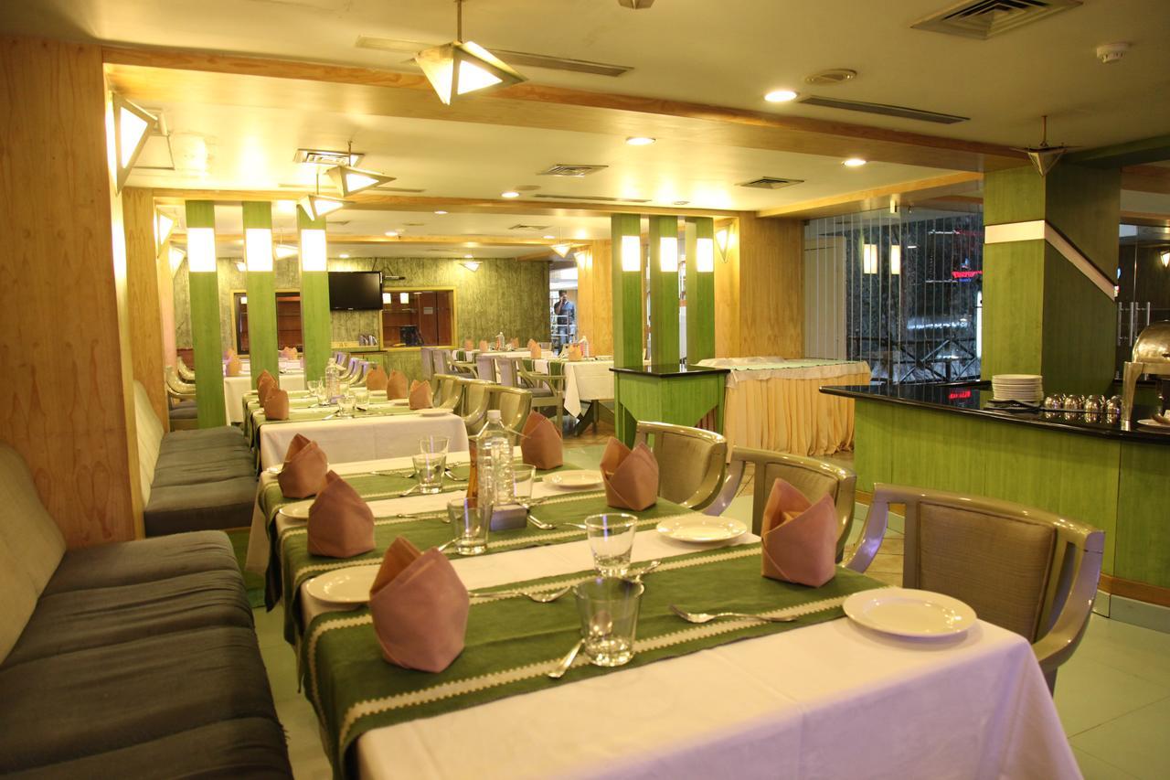 Lotus 8 Hotel Nedumbassery Extérieur photo