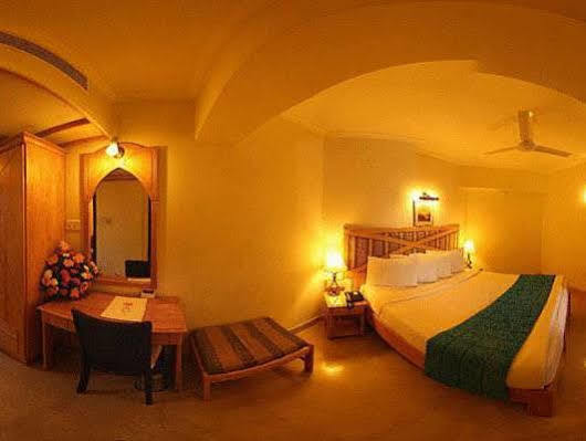 Lotus 8 Hotel Nedumbassery Extérieur photo