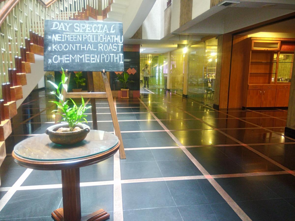 Lotus 8 Hotel Nedumbassery Extérieur photo