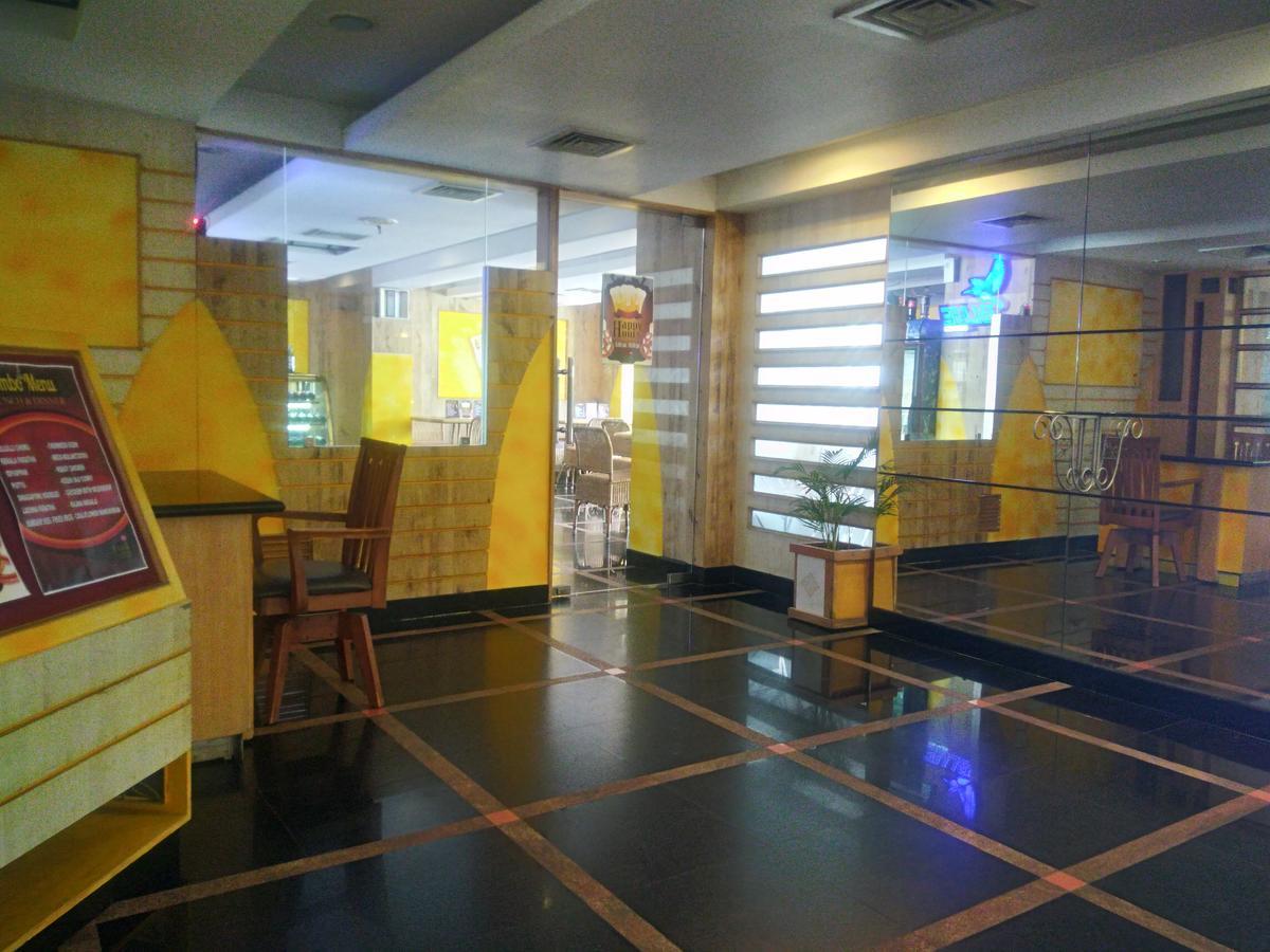 Lotus 8 Hotel Nedumbassery Extérieur photo