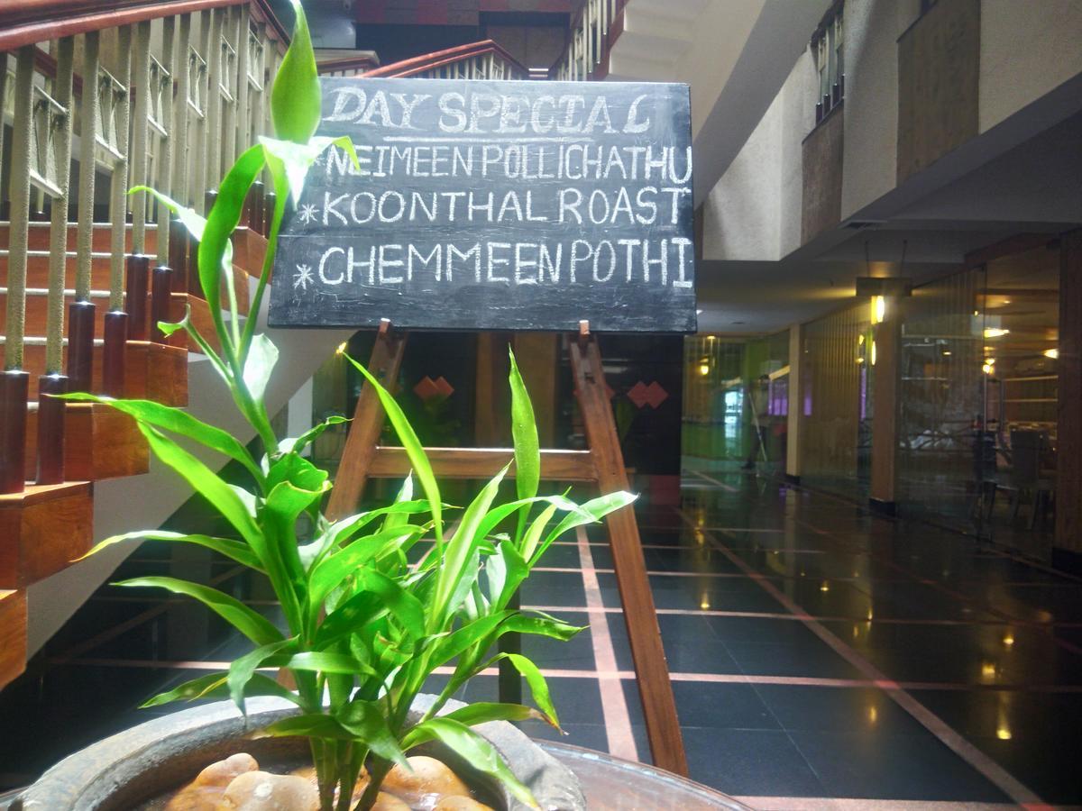 Lotus 8 Hotel Nedumbassery Extérieur photo