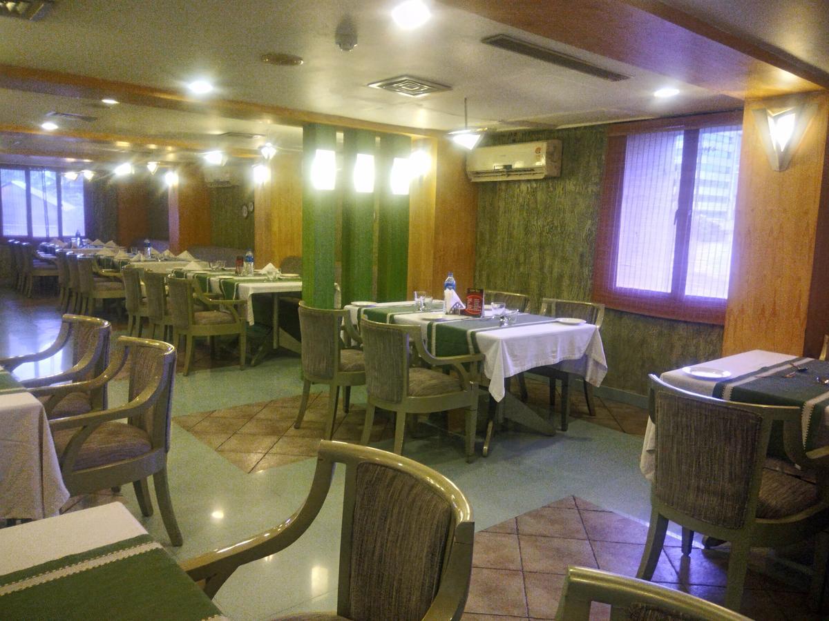 Lotus 8 Hotel Nedumbassery Extérieur photo