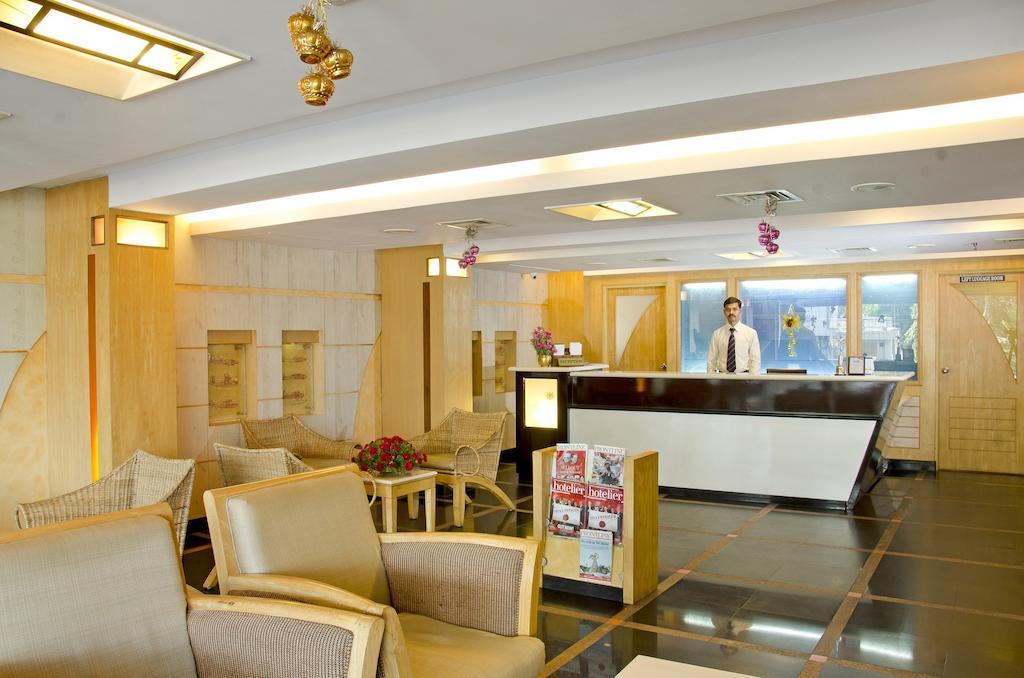 Lotus 8 Hotel Nedumbassery Extérieur photo