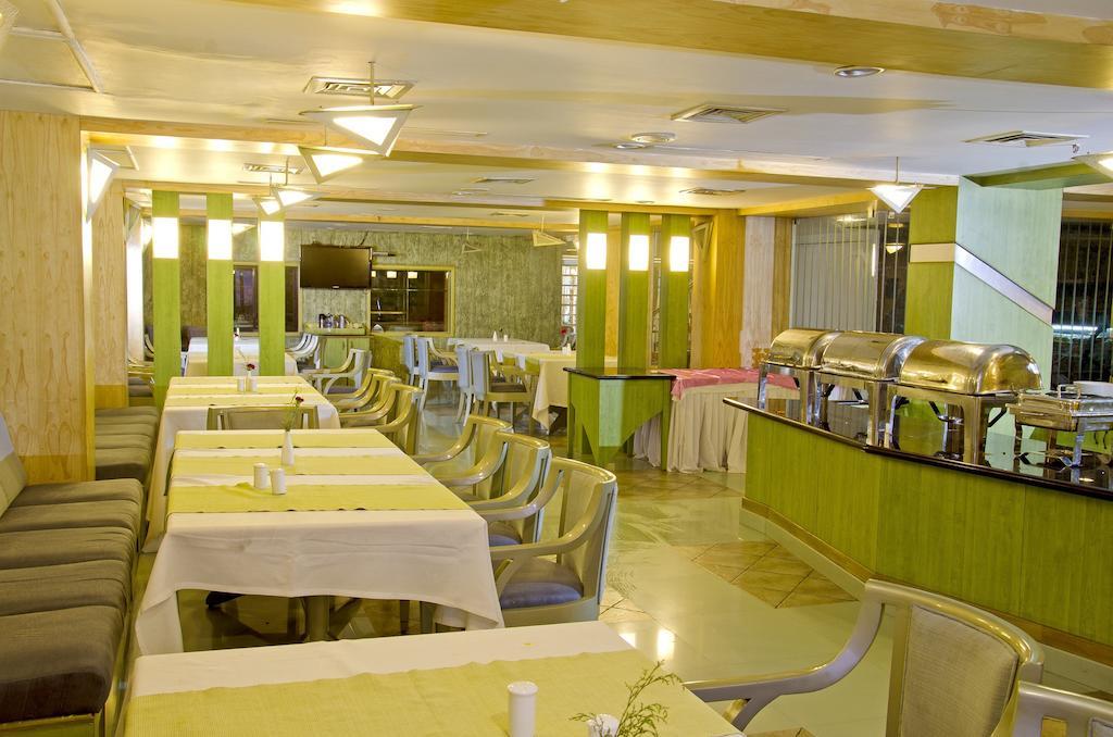 Lotus 8 Hotel Nedumbassery Extérieur photo