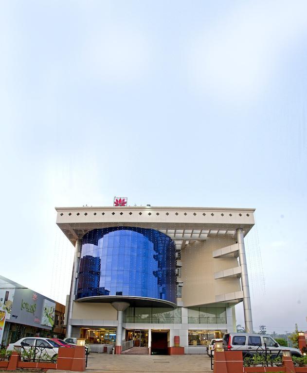 Lotus 8 Hotel Nedumbassery Extérieur photo